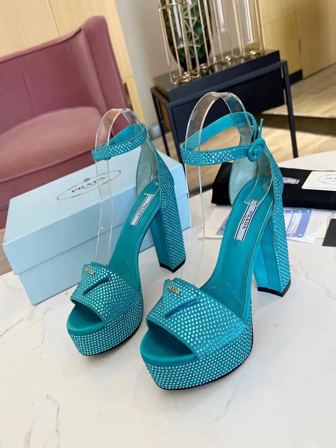 👟👟Ex-factory price 600👟👟 (imitation leather bottom-20) 👉New arrival👈Remove the original board and make a 1:1 replica‼ ️The highest version ✅ Prada's early spring catwalk hot style 😘The latest spring model Thick heel water platform rhinestone series (genuine leather outsole) (simulated leather sole) A must-have for goddesses The upper and the feet are super beautiful 👉The upper is made of imported open-edge beaded cowhide, soft and textured, lining + foot pads, imported sheepskin, breathable and comfortable, private model water platform, heel platform 3.5M, heel height 11.5M Code number 35M-39M (34 40 414243 (custom-made, non-refundable and non-exchangeable)